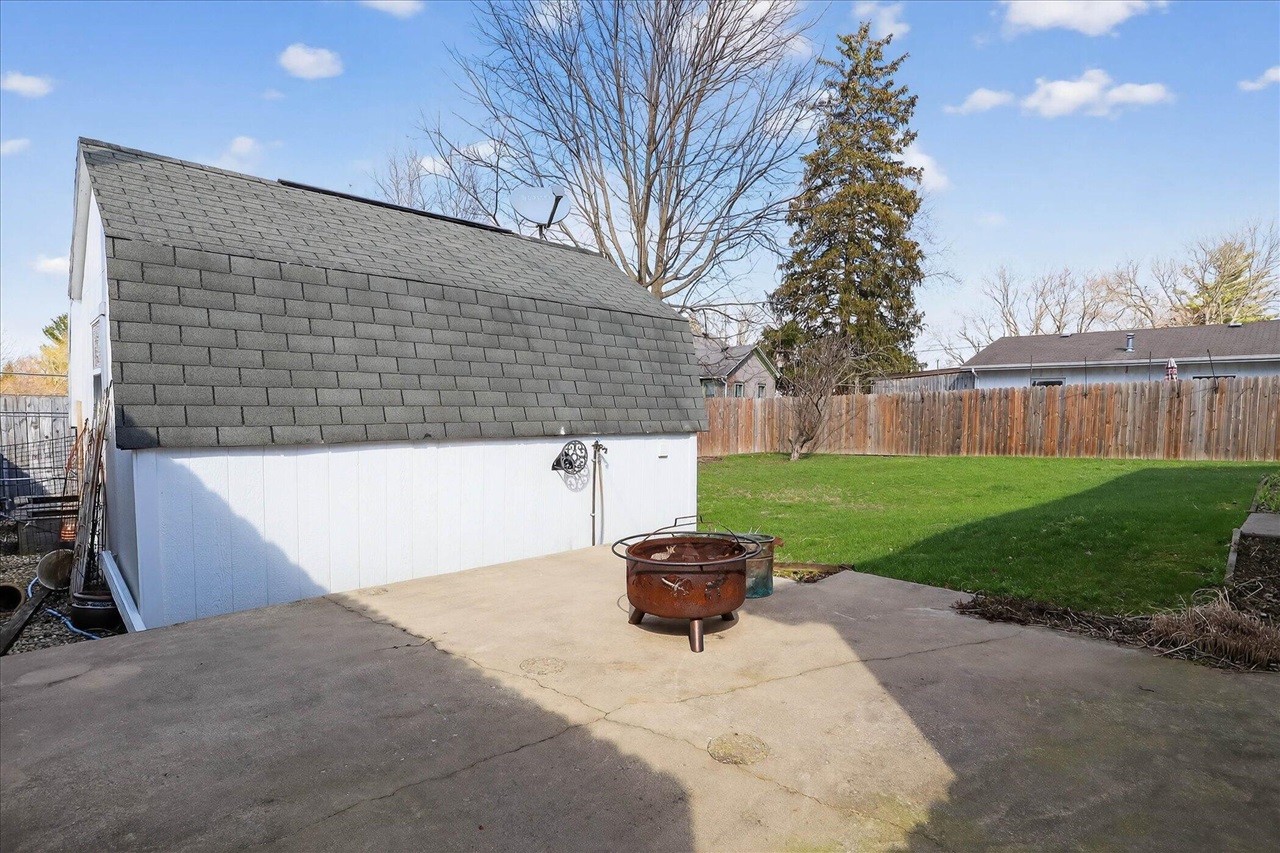 9 E Beech Street, Three Oaks, MI, 49128