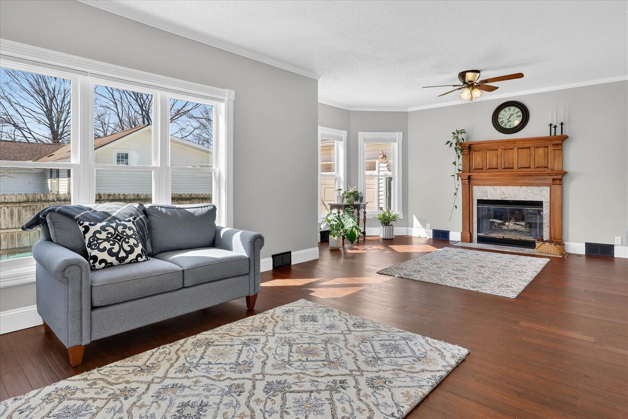 9 E Beech Street, Three Oaks, MI, 49128