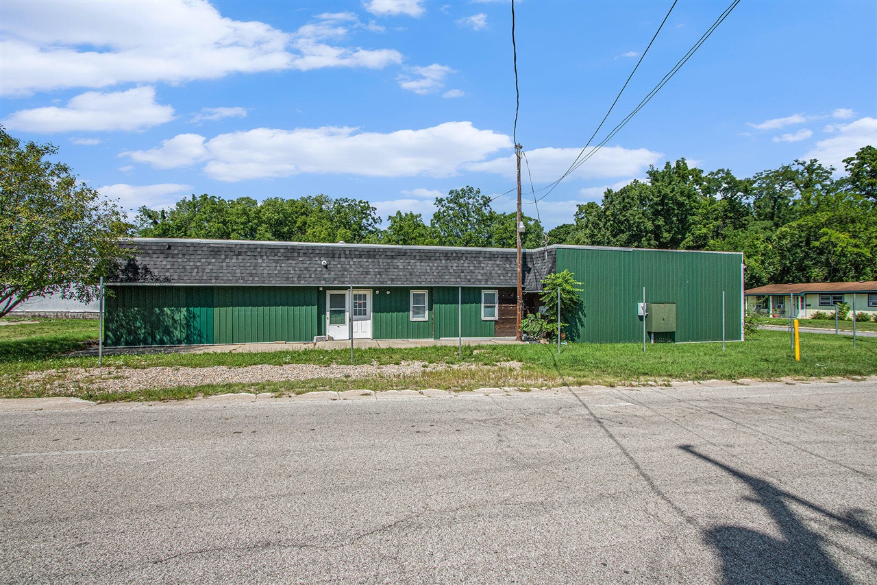 402 S Oak Street, Buchanan, MI, 49107-1557