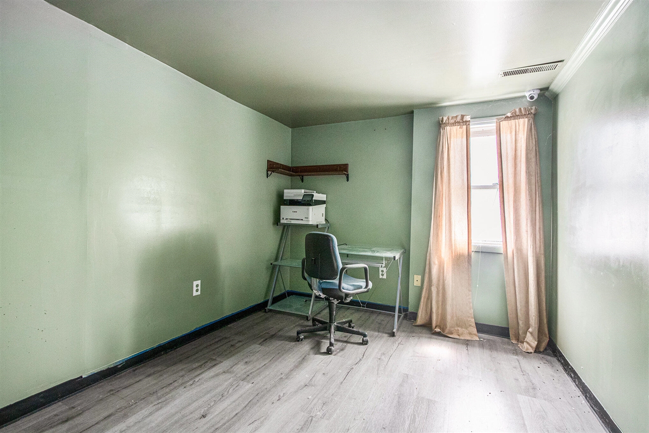 402 S Oak Street, Buchanan, MI, 49107-1557