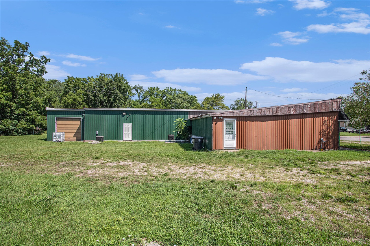 402 S Oak Street, Buchanan, MI, 49107-1557