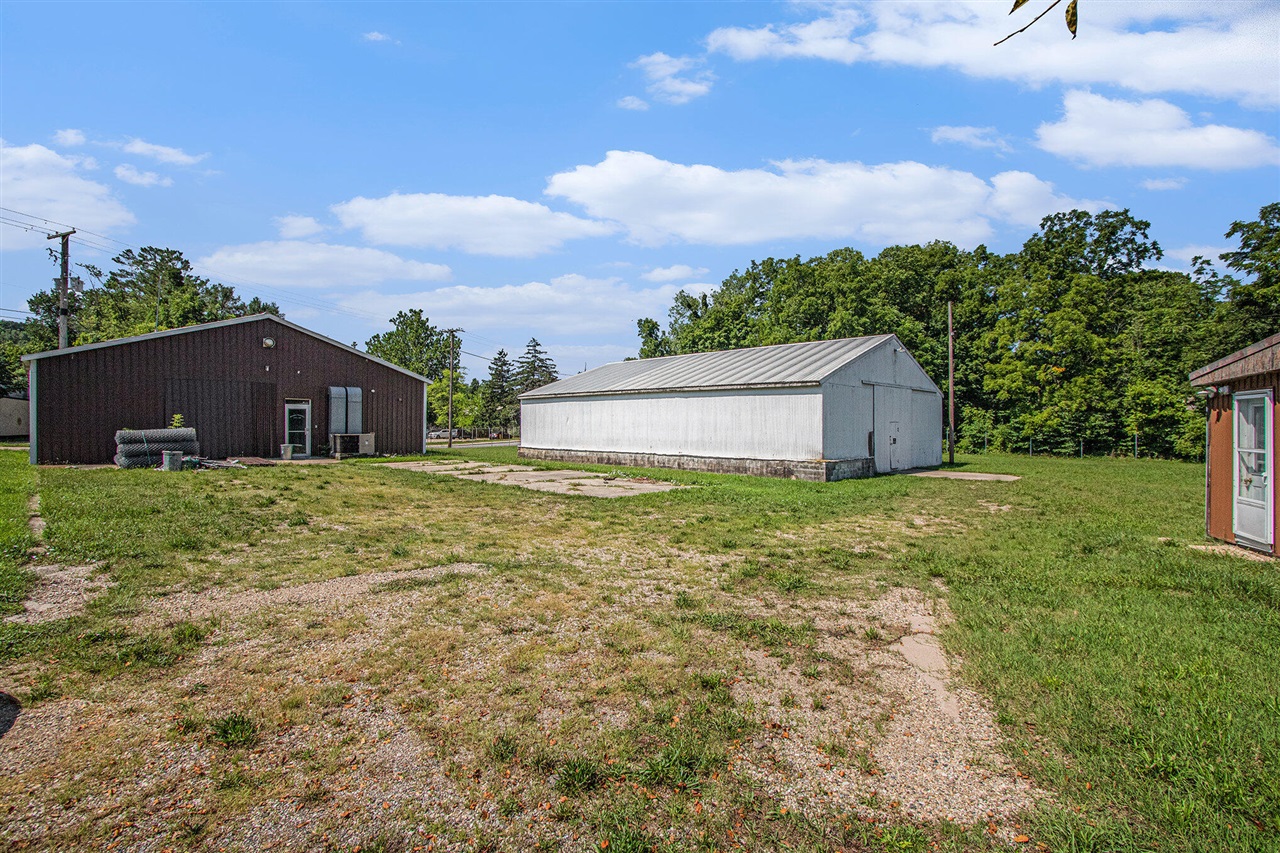 402 S Oak Street, Buchanan, MI, 49107-1557