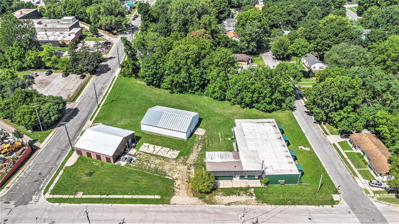 402 S Oak Street, Buchanan, MI, 49107-1557