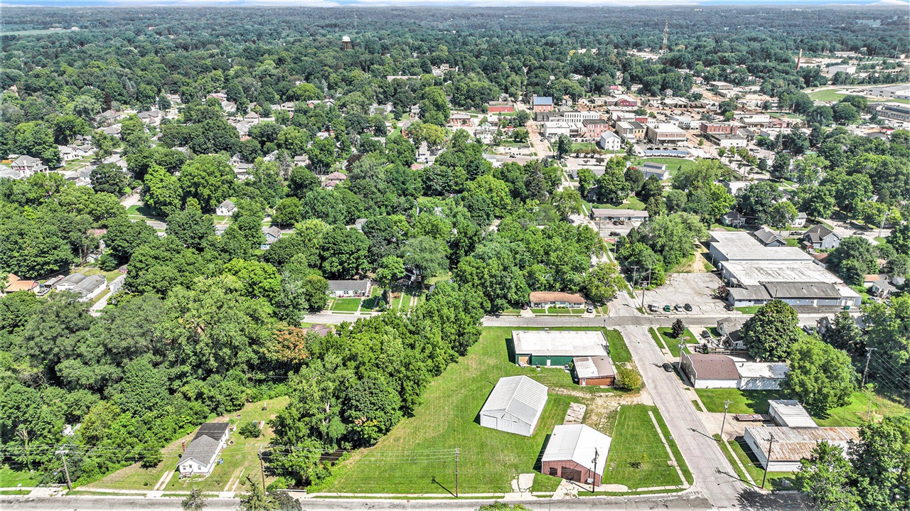 402 S Oak Street, Buchanan, MI, 49107-1557