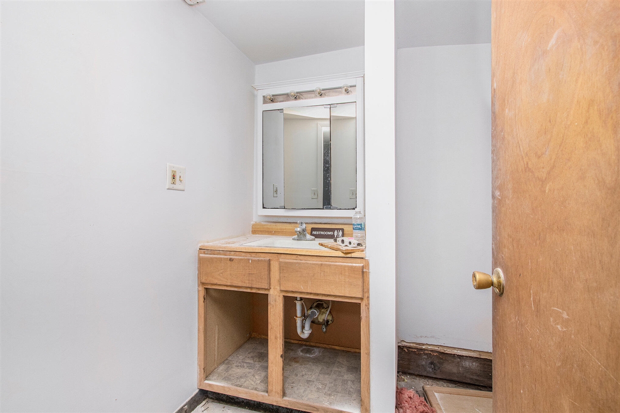 402 S Oak Street, Buchanan, MI, 49107-1557