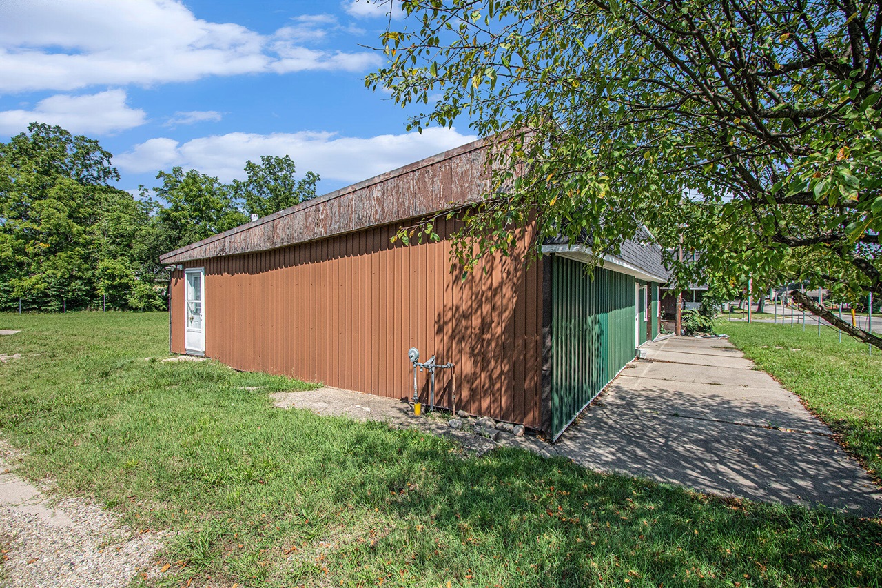 402 S Oak Street, Buchanan, MI, 49107-1557