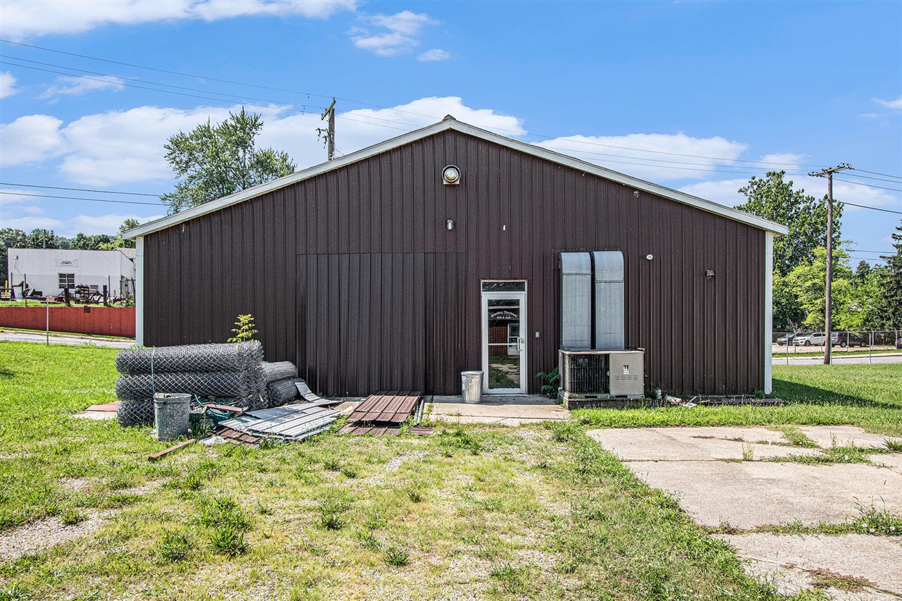 402 S Oak Street, Buchanan, MI, 49107-1557