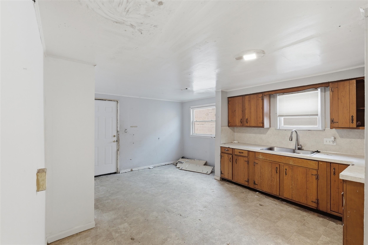 914 Fulton Street, Grand Rapids, MI, 49504-6215