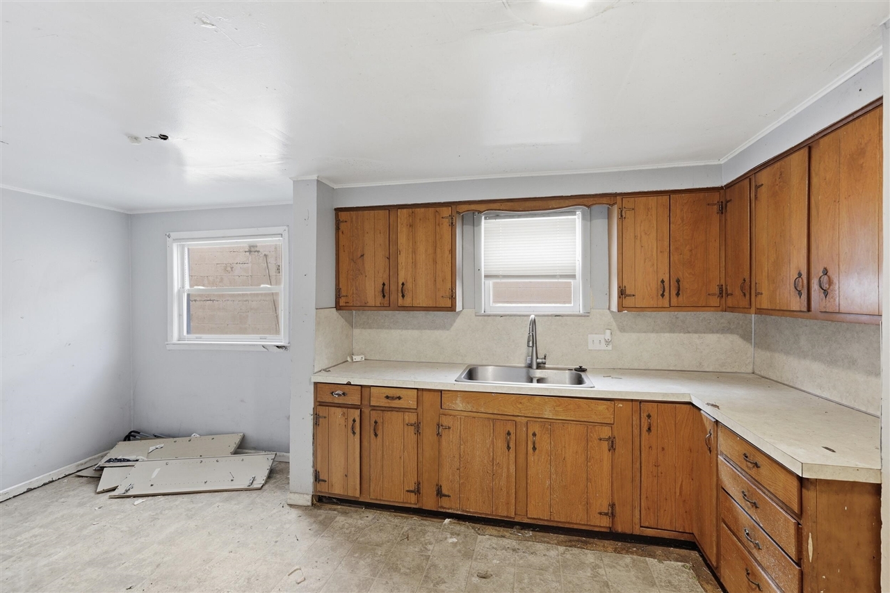 914 Fulton Street, Grand Rapids, MI, 49504-6215