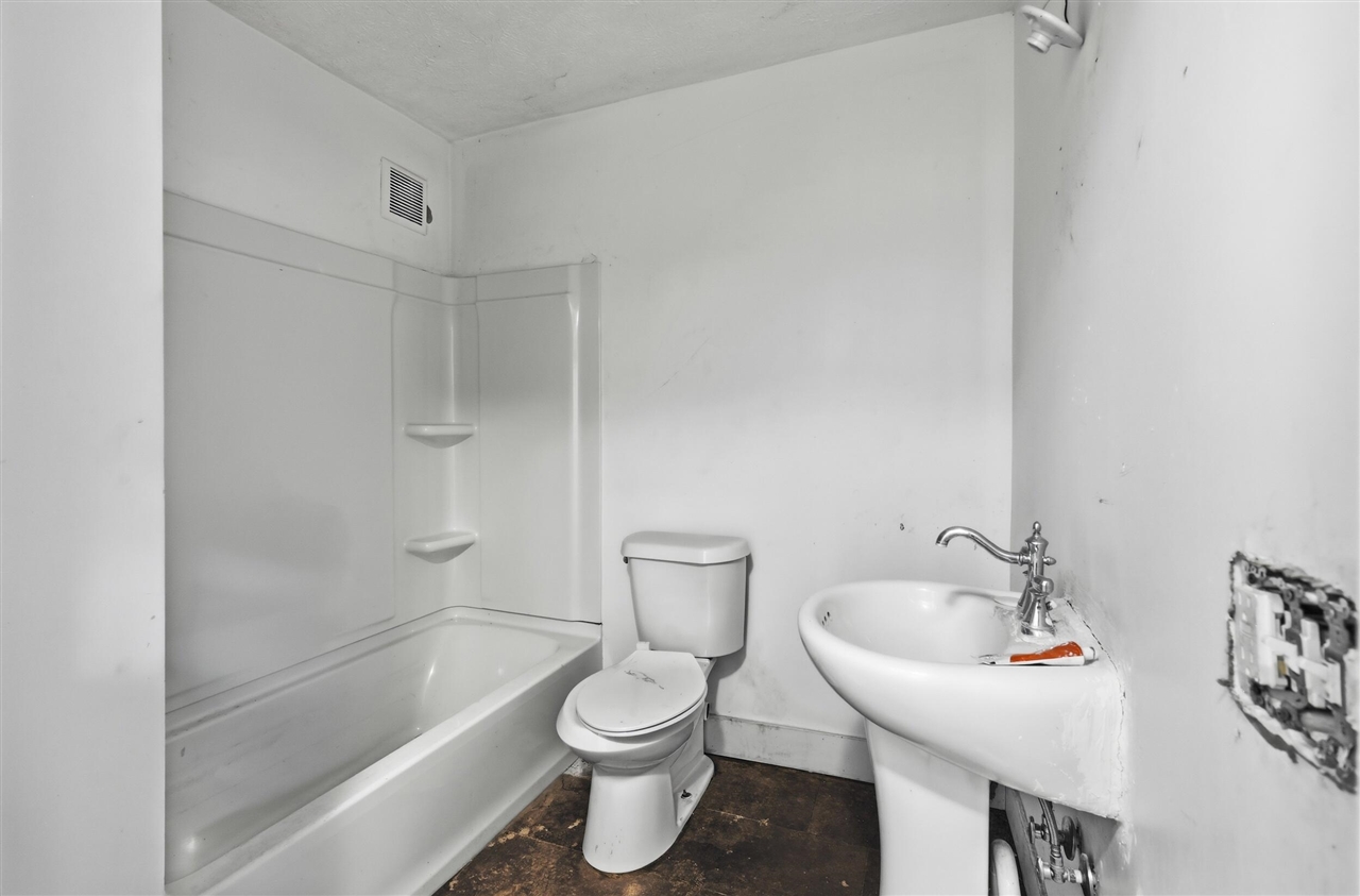 914 Fulton Street, Grand Rapids, MI, 49504-6215