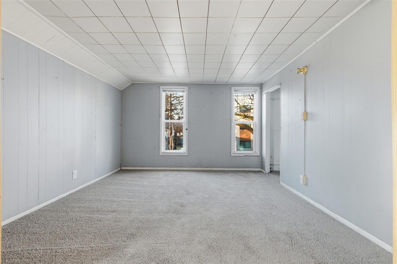 914 Fulton Street, Grand Rapids, MI, 49504-6215