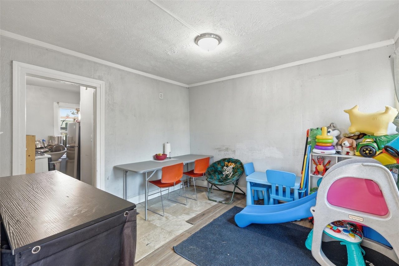 914 Fulton Street, Grand Rapids, MI, 49504-6215