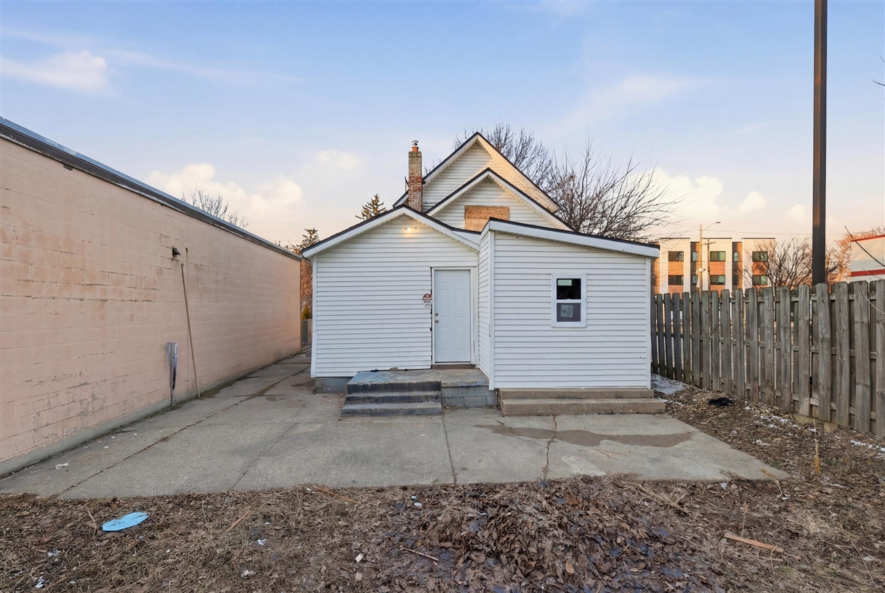 914 Fulton Street, Grand Rapids, MI, 49504-6215