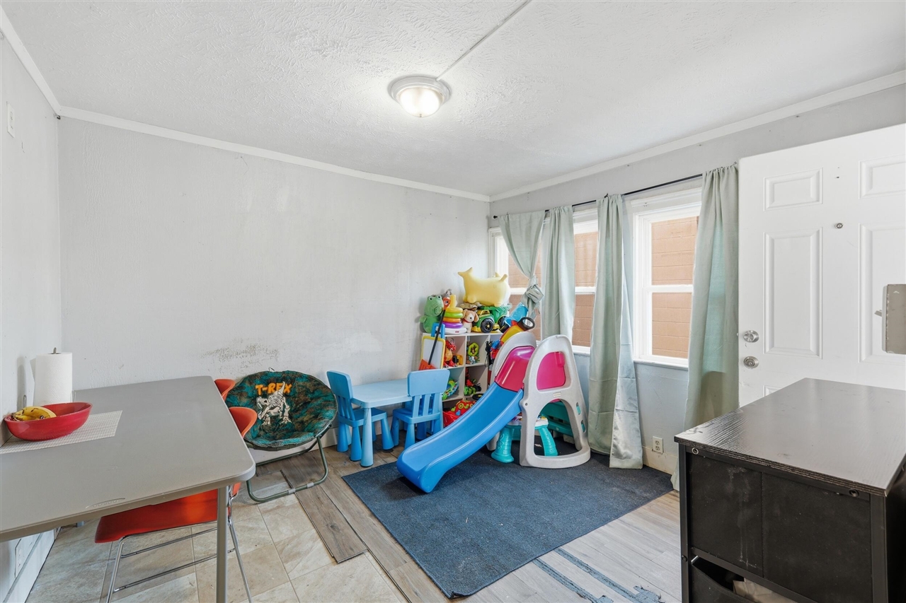 914 Fulton Street, Grand Rapids, MI, 49504-6215