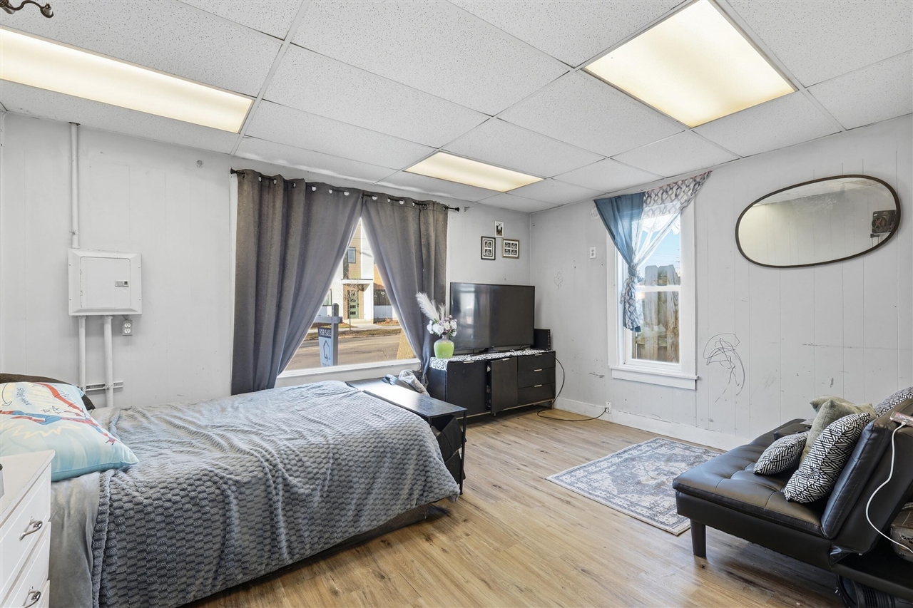 914 Fulton Street, Grand Rapids, MI, 49504-6215