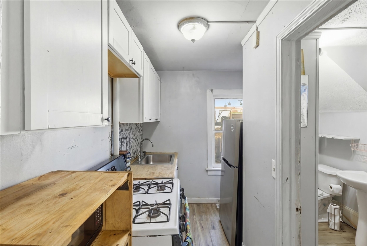 914 Fulton Street, Grand Rapids, MI, 49504-6215