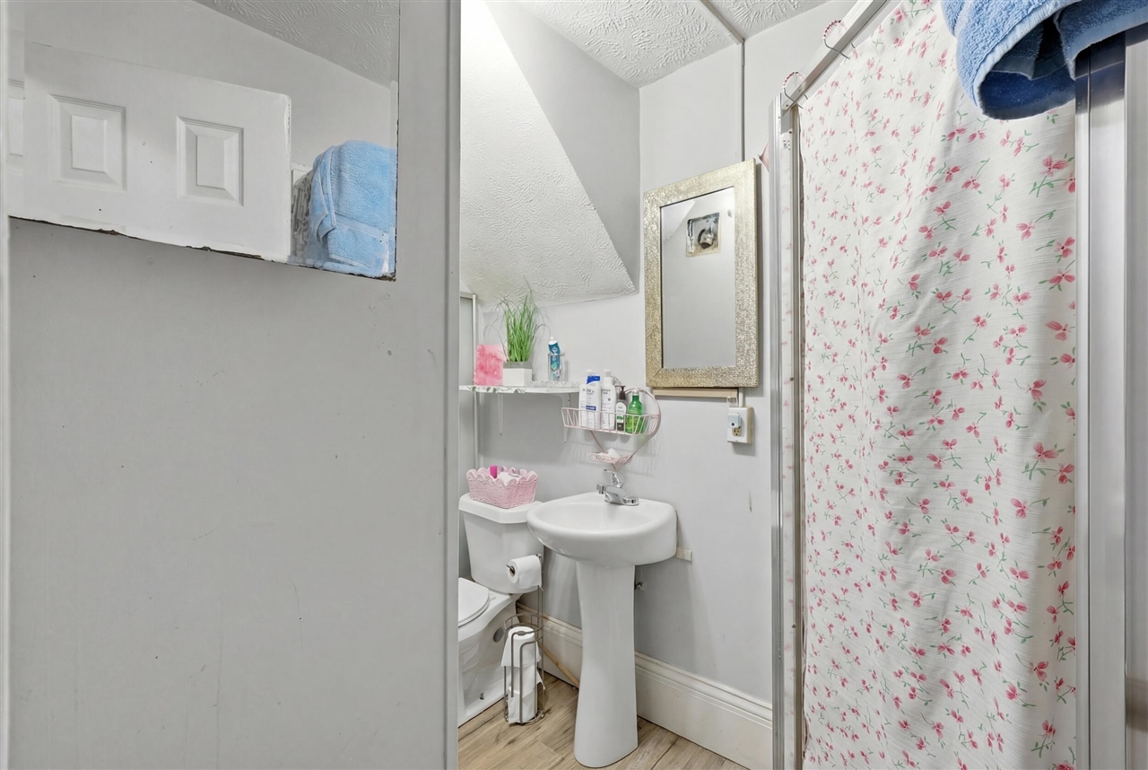 914 Fulton Street, Grand Rapids, MI, 49504-6215