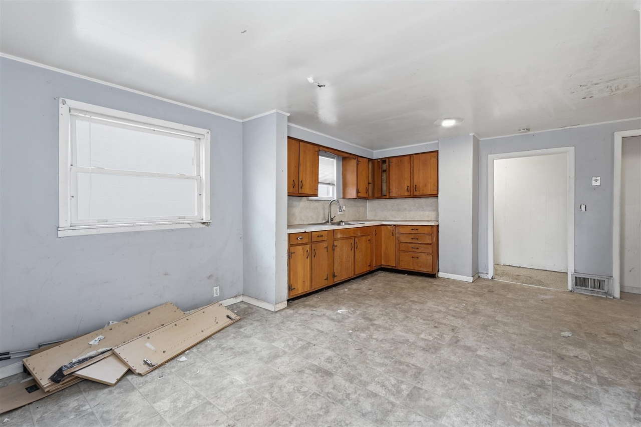 914 Fulton Street, Grand Rapids, MI, 49504-6215