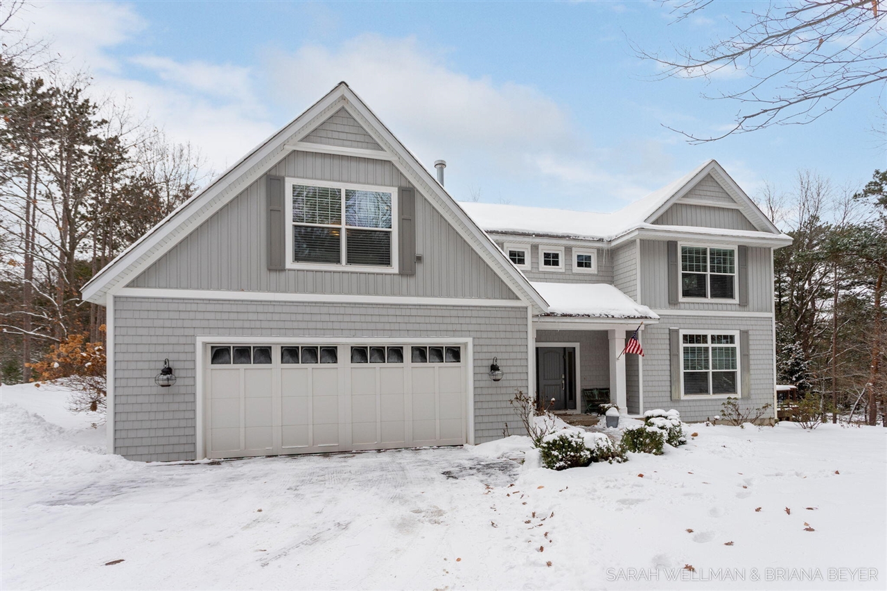 Homes for sale in Holland, MI | 2009 W Lakewood Blvd, Holland, MI 49424 | MLS# 70508711