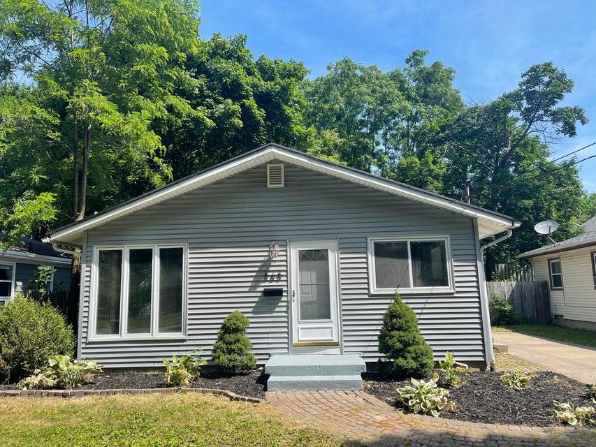 865 Carrier Creek Boulevard, Grand Rapids, MI, 49503-1250