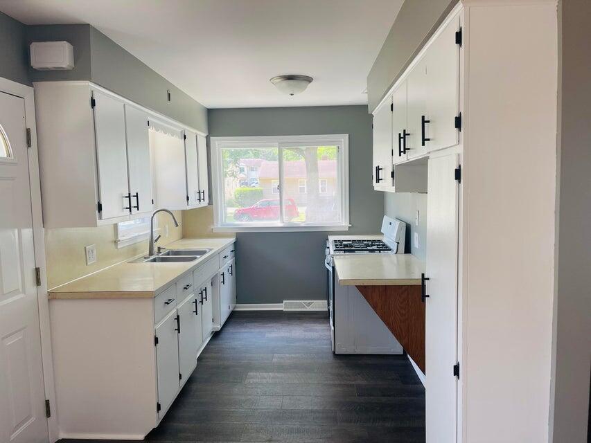 865 Carrier Creek Boulevard, Grand Rapids, MI, 49503-1250