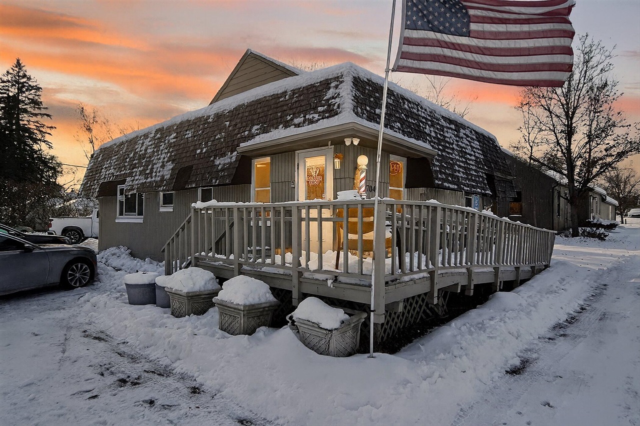 7045 Cooley Lake Road, West Bloomfield, MI, 48324-3903