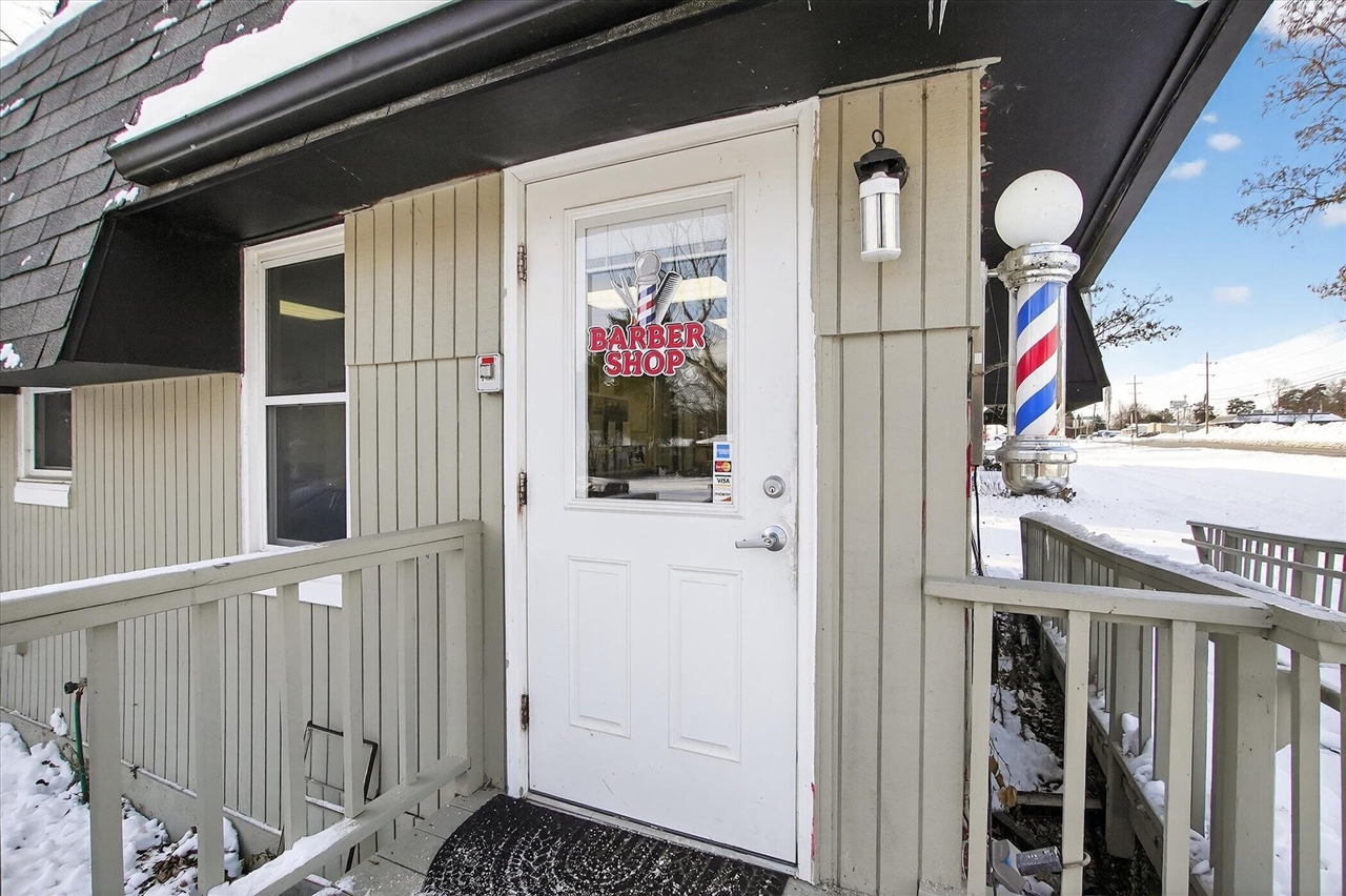 7045 Cooley Lake Road, West Bloomfield, MI, 48324-3903