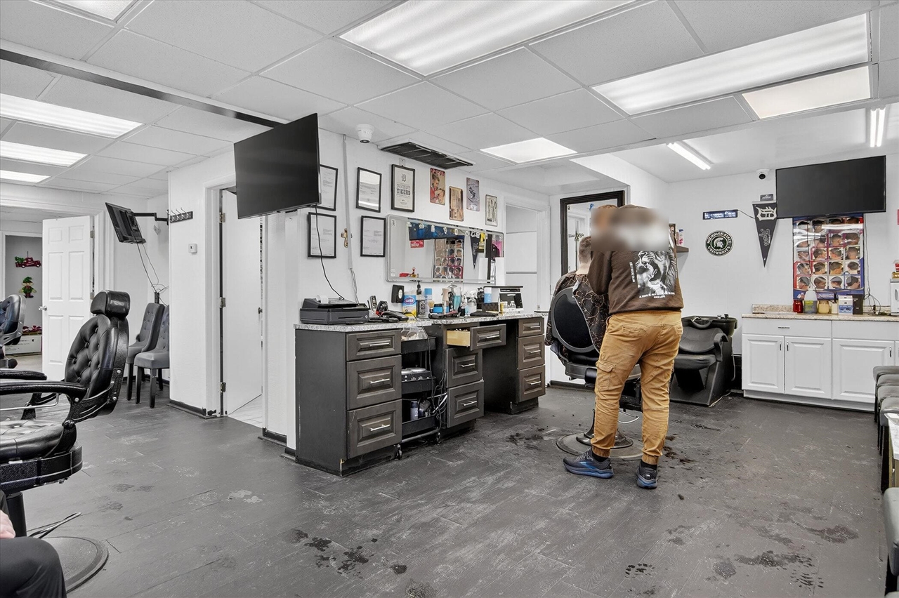 7045 Cooley Lake Road, West Bloomfield, MI, 48324-3903