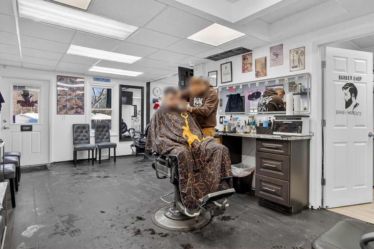 7045 Cooley Lake Road, West Bloomfield, MI, 48324-3903