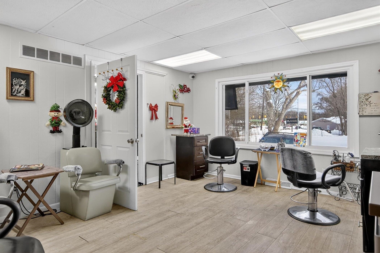 7045 Cooley Lake Road, West Bloomfield, MI, 48324-3903