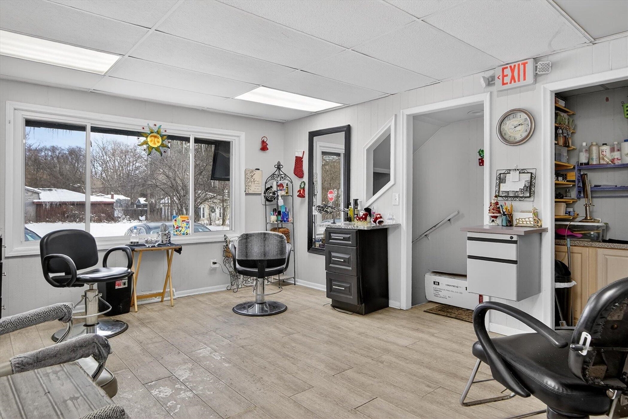 7045 Cooley Lake Road, West Bloomfield, MI, 48324-3903