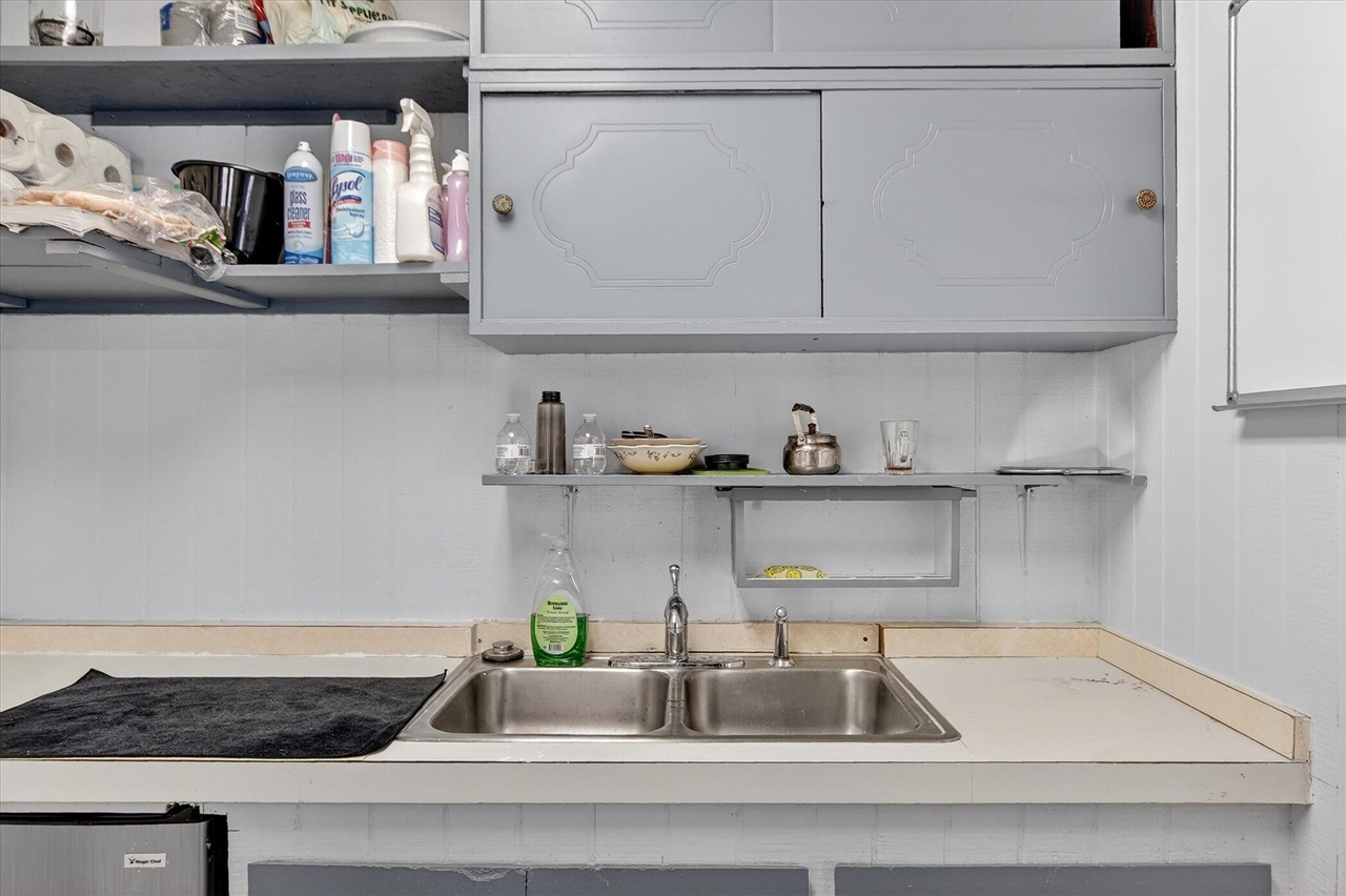 7045 Cooley Lake Road, West Bloomfield, MI, 48324-3903