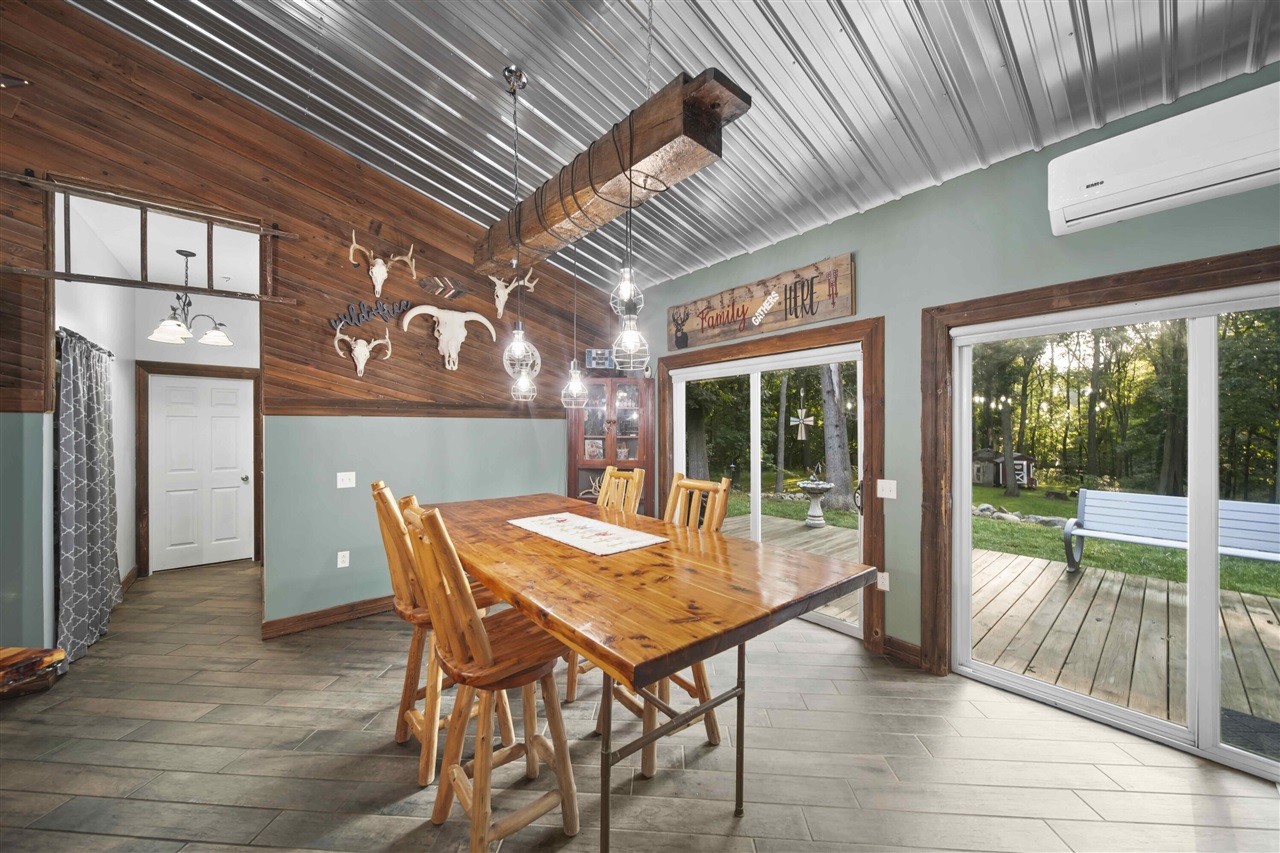 6635 E Chicago Road, Jonesville, MI, 49250-9752