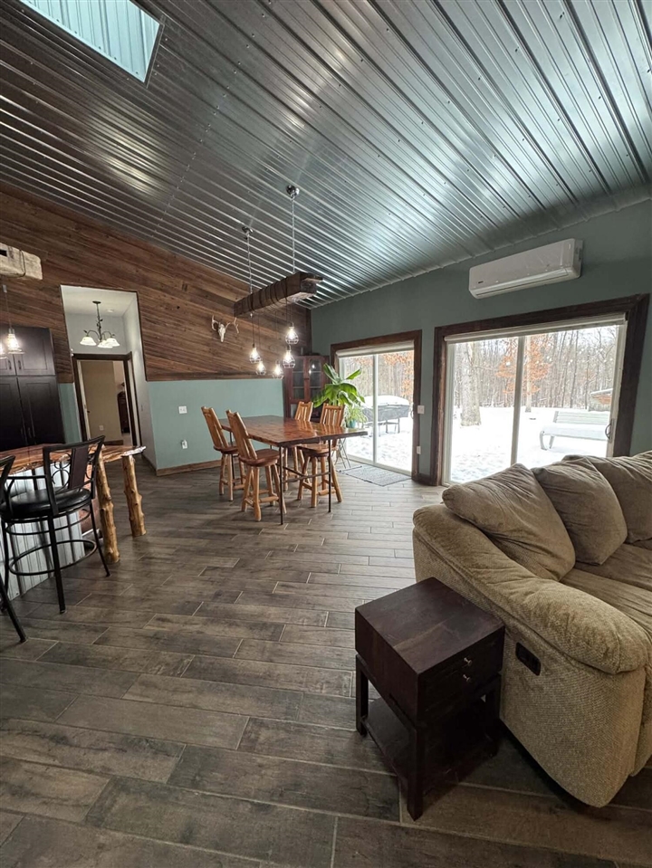 6635 E Chicago Road, Jonesville, MI, 49250-9752