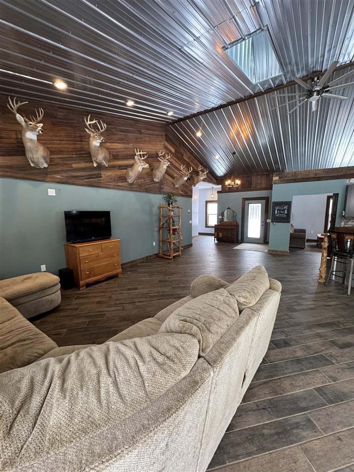 6635 E Chicago Road, Jonesville, MI, 49250-9752