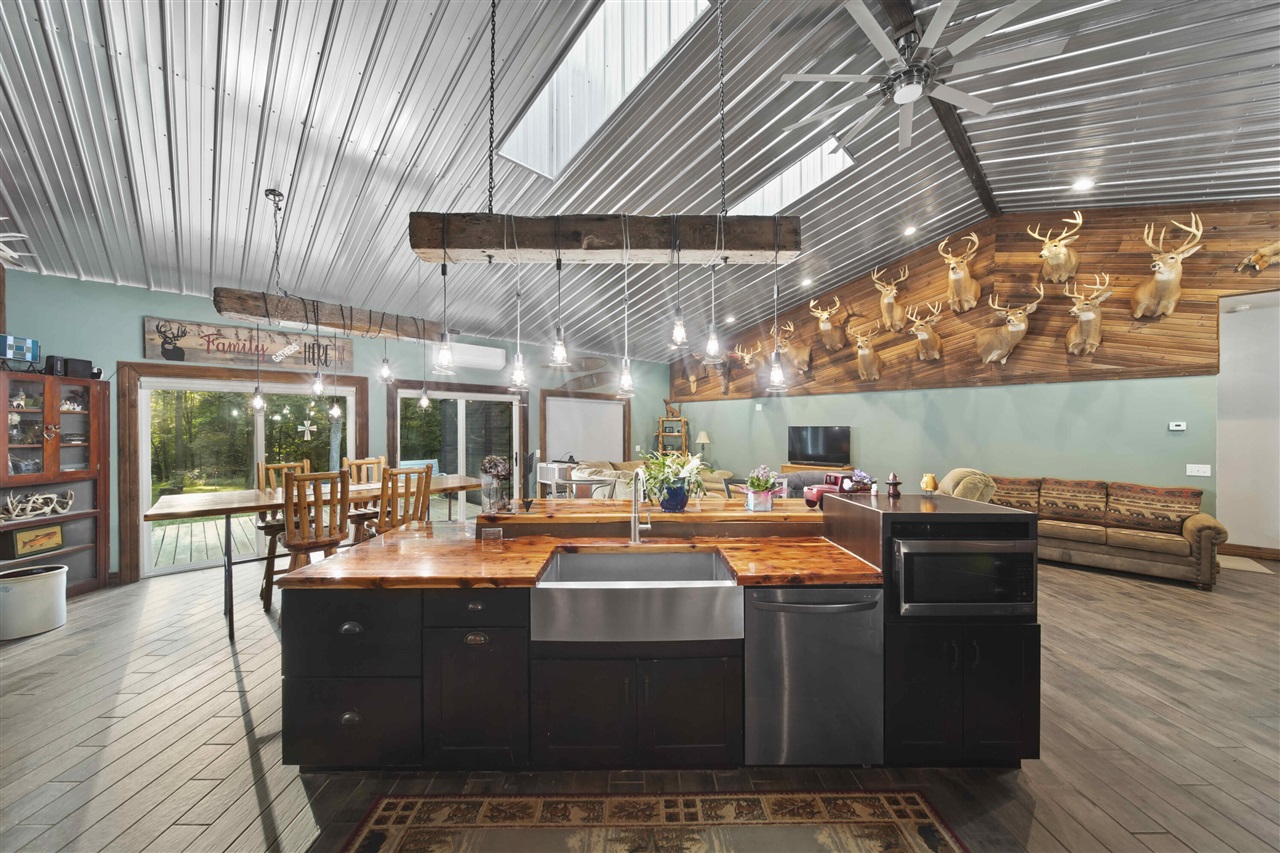 6635 E Chicago Road, Jonesville, MI, 49250-9752