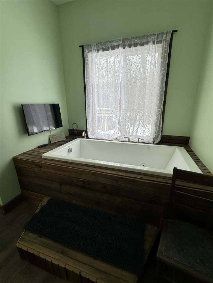 6635 E Chicago Road, Jonesville, MI, 49250-9752