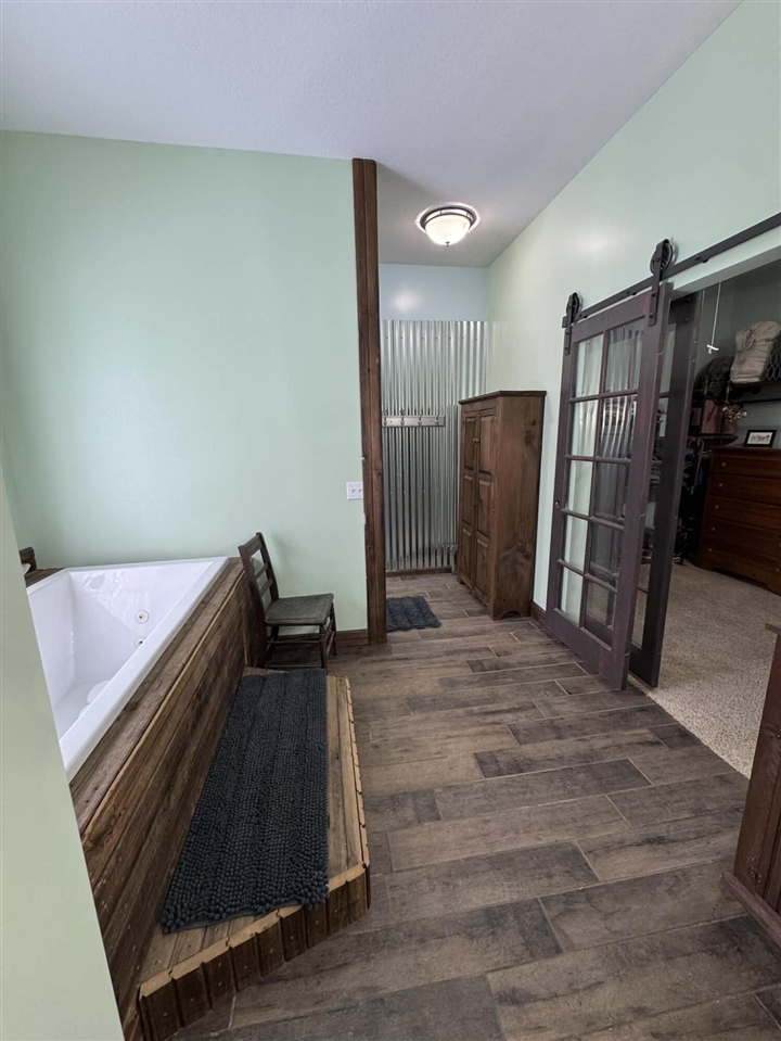 6635 E Chicago Road, Jonesville, MI, 49250-9752