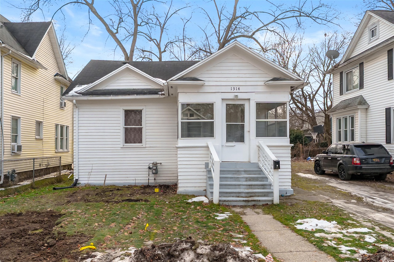 1st image of 1314 Clinton Ave, Kalamazoo, MI 49001 | MLS# 70509392