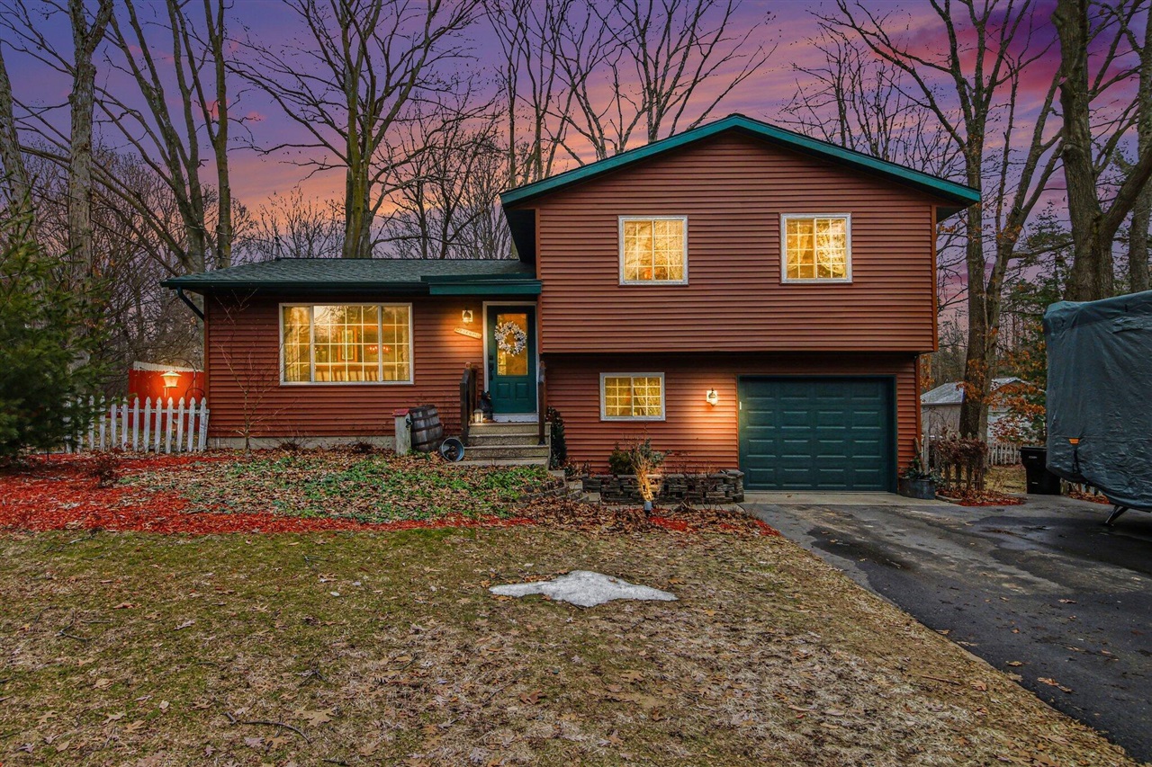 12718 112th Avenue, Grand Haven, MI, 49417-9728