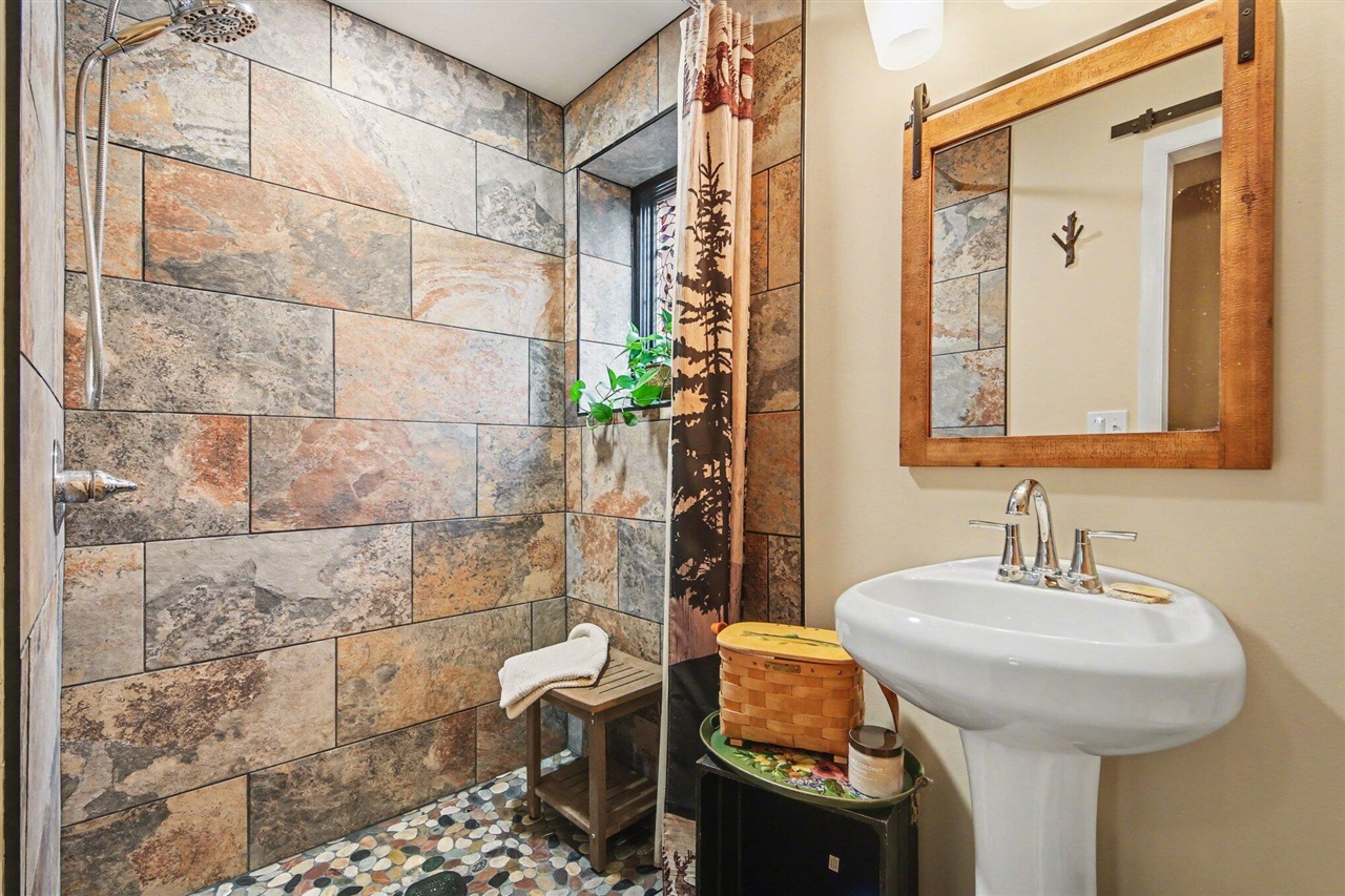 12718 112th Avenue, Grand Haven, MI, 49417-9728