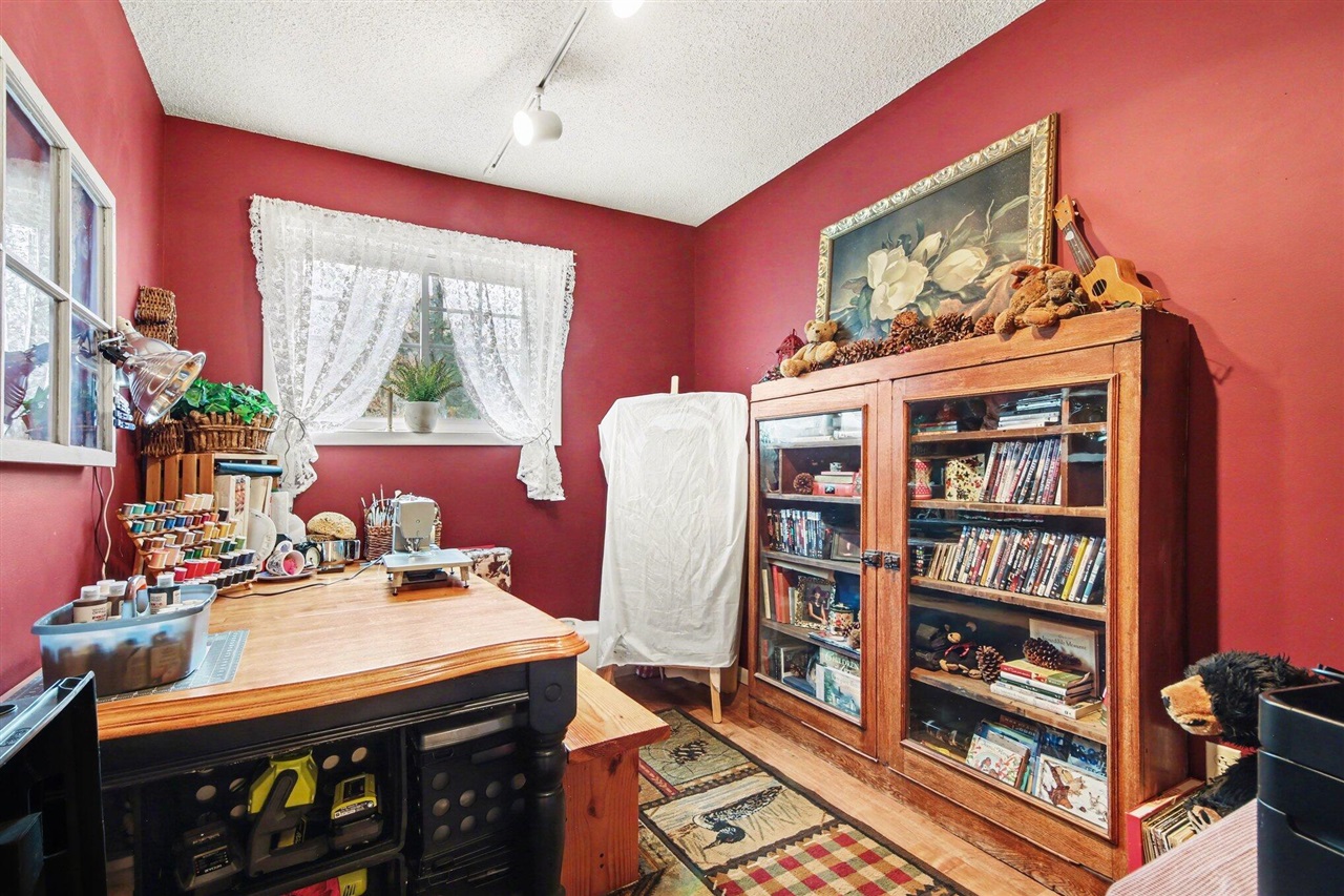 12718 112th Avenue, Grand Haven, MI, 49417-9728