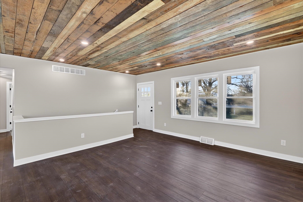 325 E Battle Creek Street, Galesburg, MI, 49053-9436