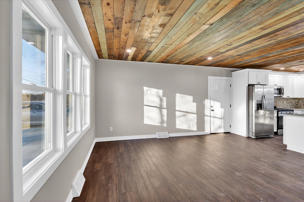 325 E Battle Creek Street, Galesburg, MI, 49053-9436