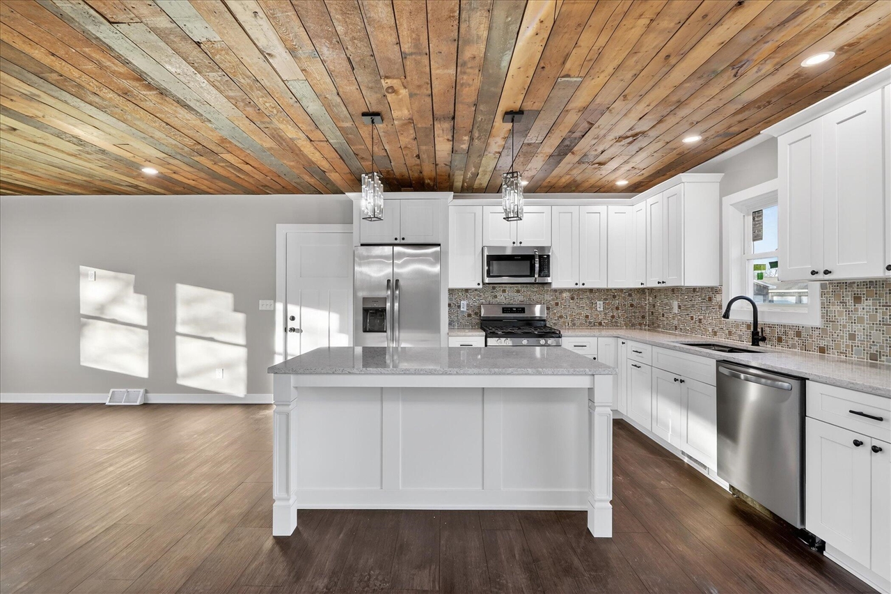 325 E Battle Creek Street, Galesburg, MI, 49053-9436