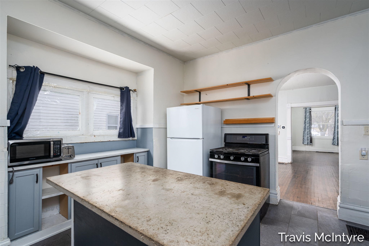 908 Eastern Avenue, Grand Rapids, MI, 49507