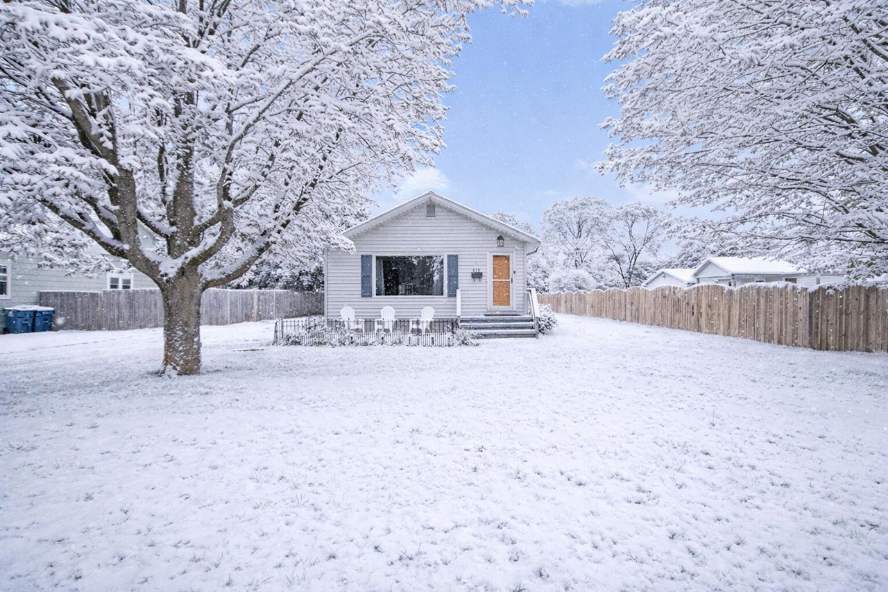 919 Lawndale Street, Ludington, MI, 49431-1927