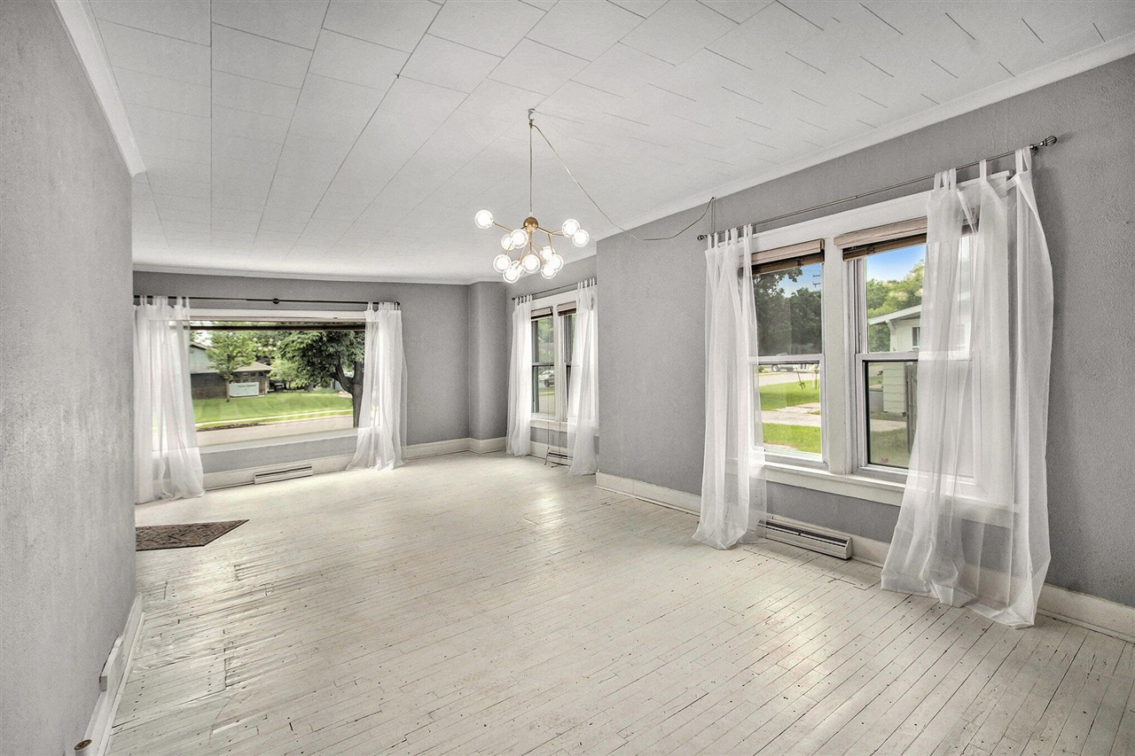 919 Lawndale Street, Ludington, MI, 49431-1927