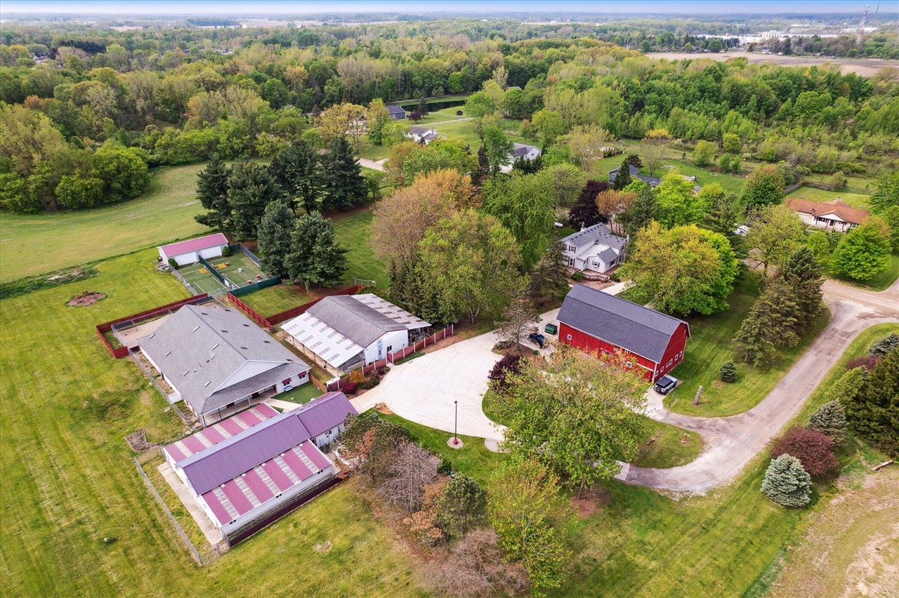 Homes for sale in Fowlerville, MI | 3650 Hogback Rd, Fowlerville, MI 48836 | MLS# 70510910