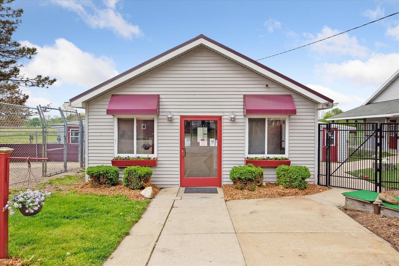 Homes for sale in Fowlerville, MI | 3650 Hogback Rd, Fowlerville, MI 48836 | MLS# 70510910